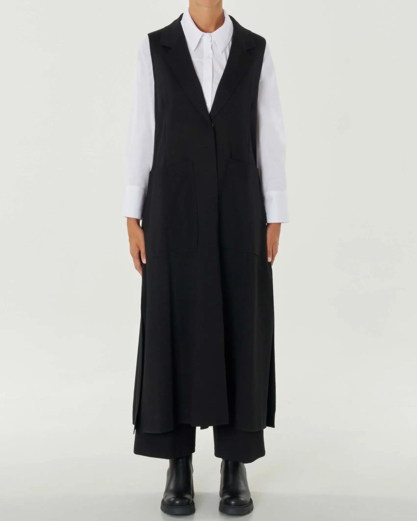 Gilet lungo nero in tricot di viscosa senza maniche con scollo a rever