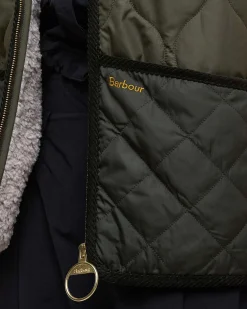 Gilet over Barbour modello Klara in tessuto trapuntato a onde con profili in velluto e interno effetto orsetto