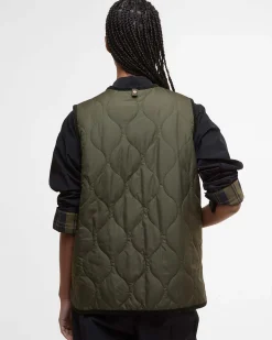 Gilet over Barbour modello Klara in tessuto trapuntato a onde con profili in velluto e interno effetto orsetto