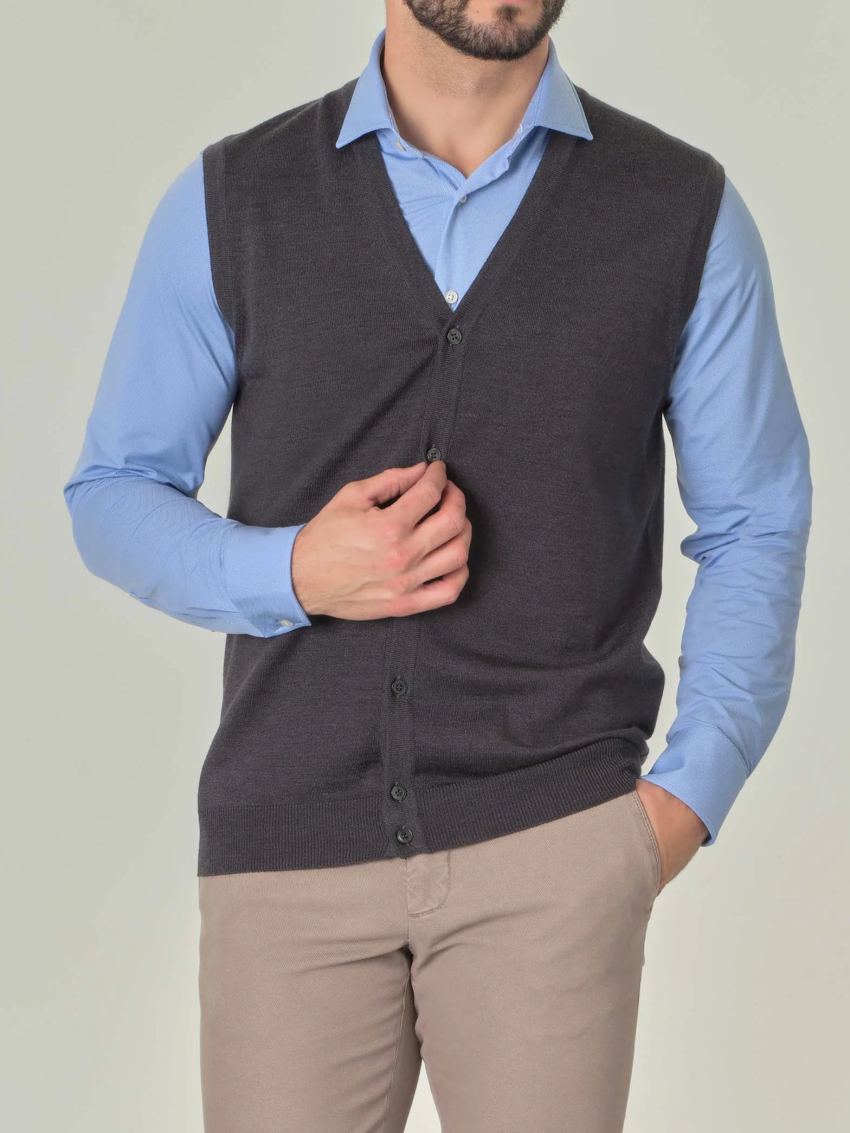 Gilet Pellizzari grigio antracite in pura lana merino con chiusura a bottoni