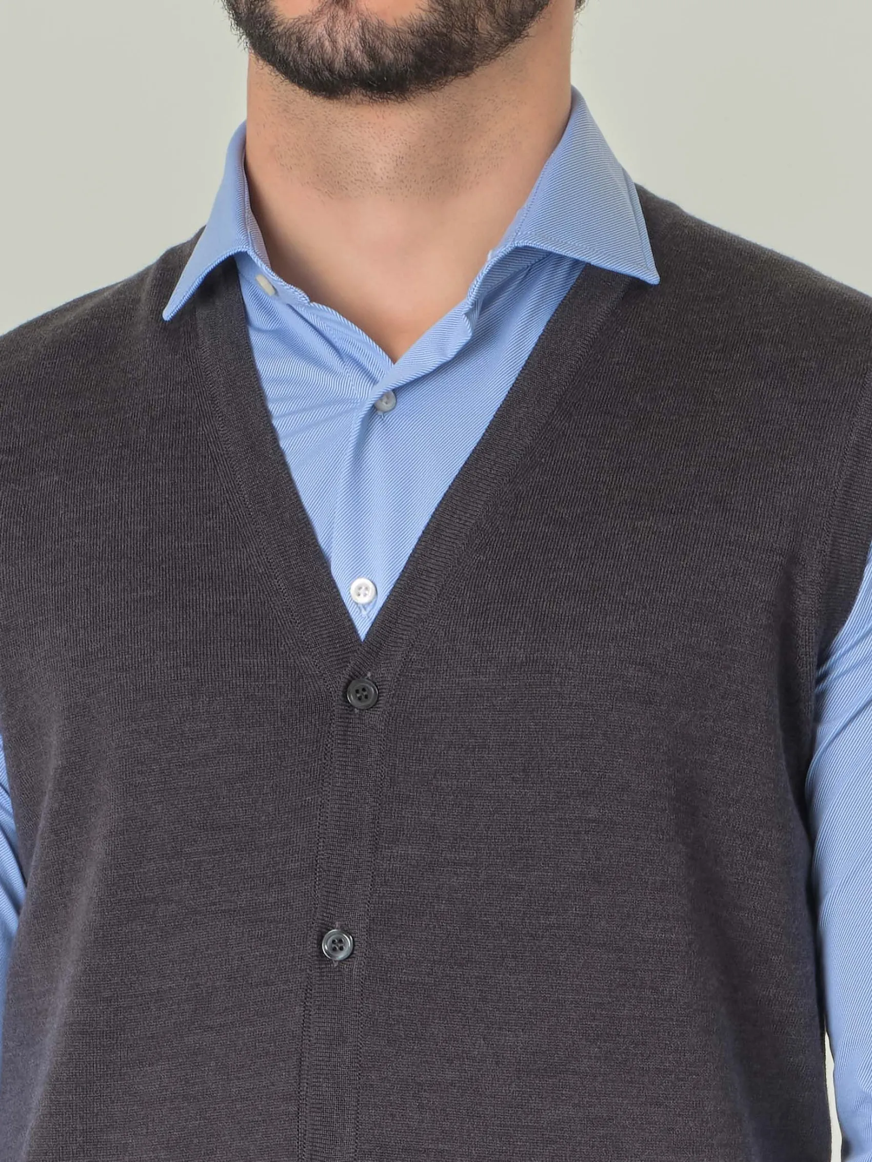 Gilet Pellizzari grigio antracite in pura lana merino con chiusura a bottoni