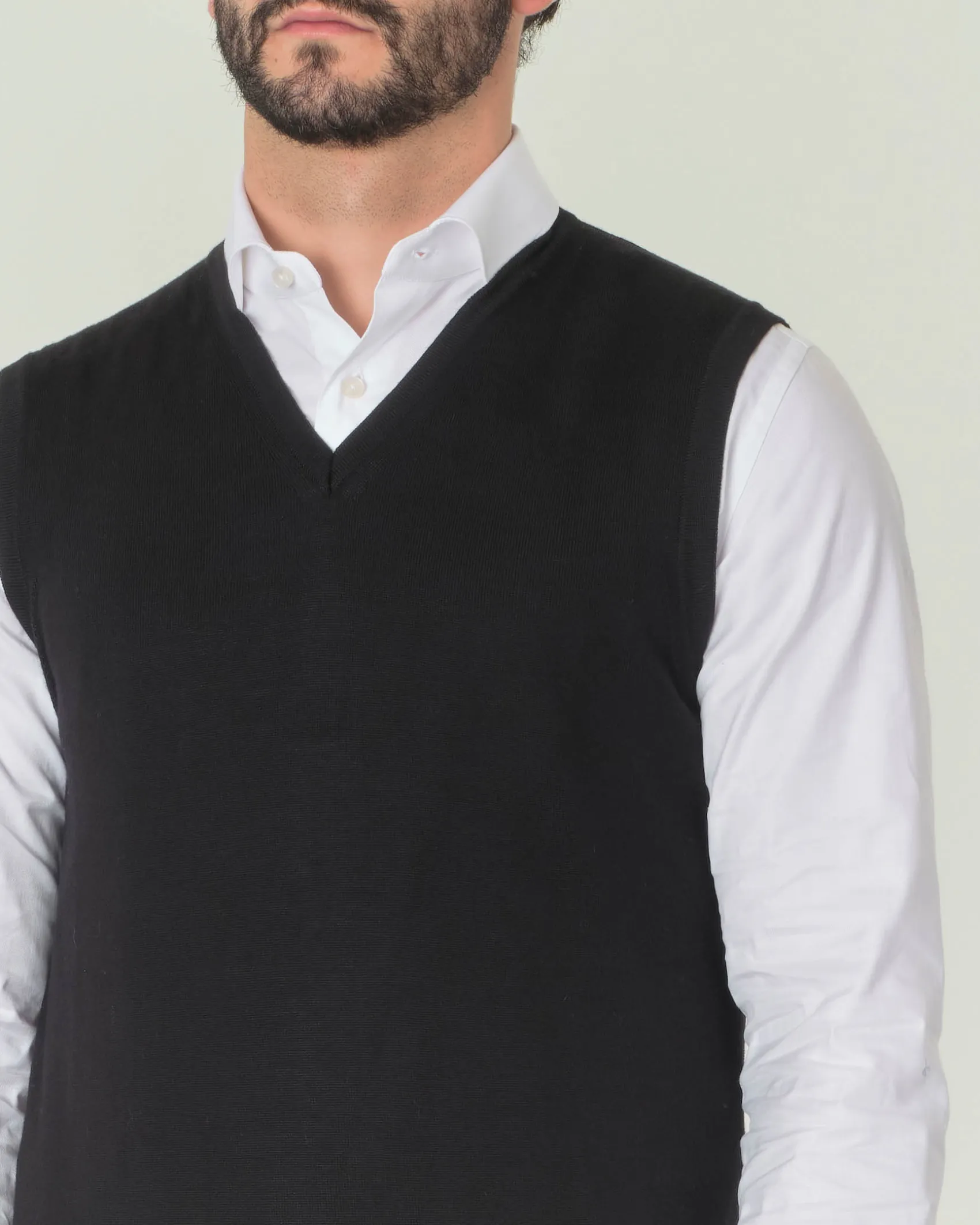 Gilet Pellizzari nero in pura lana merino con scollo a V
