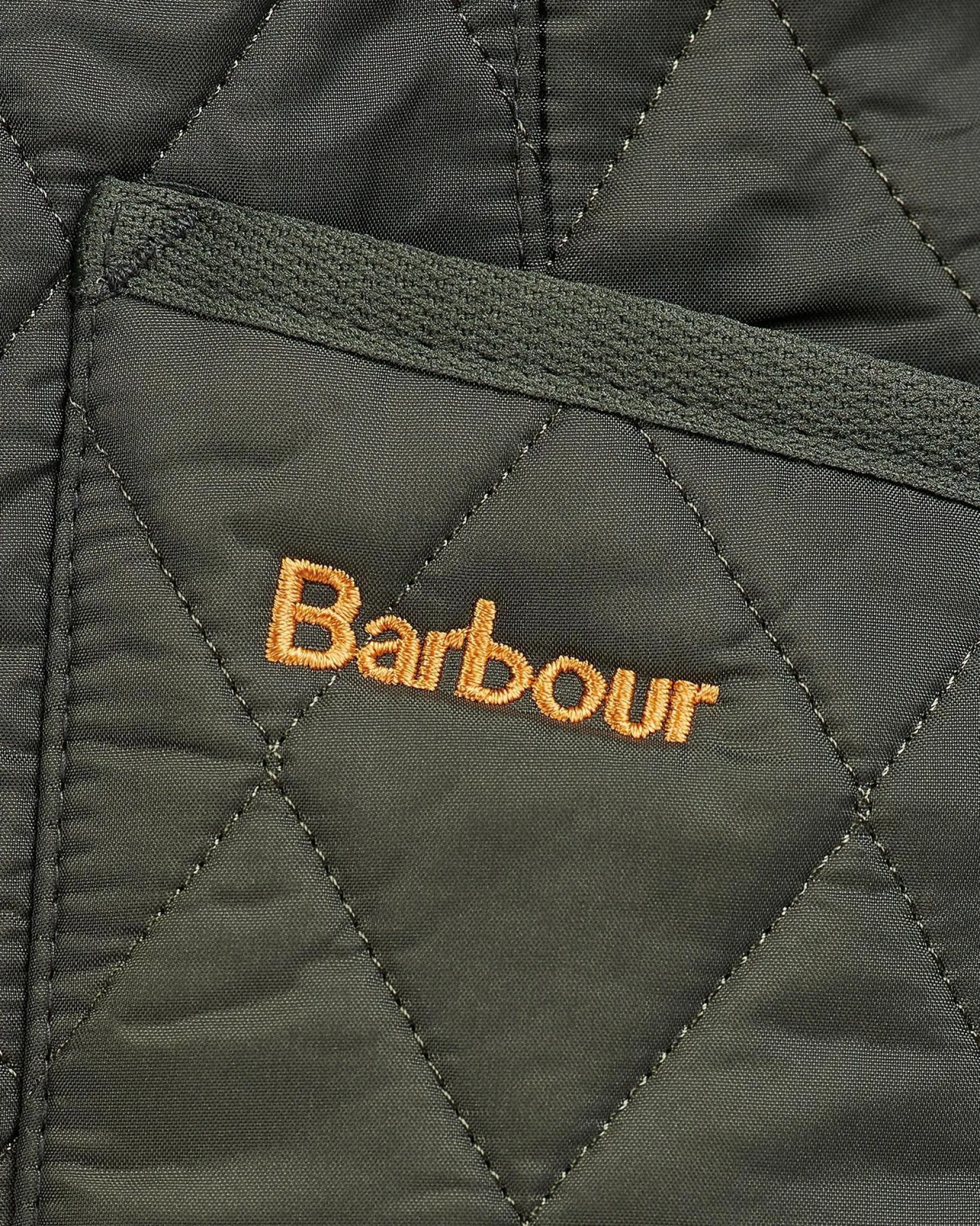 Gilet verde trapuntato dalla linea sfiancata con scollo a V e chiusura a cerniera