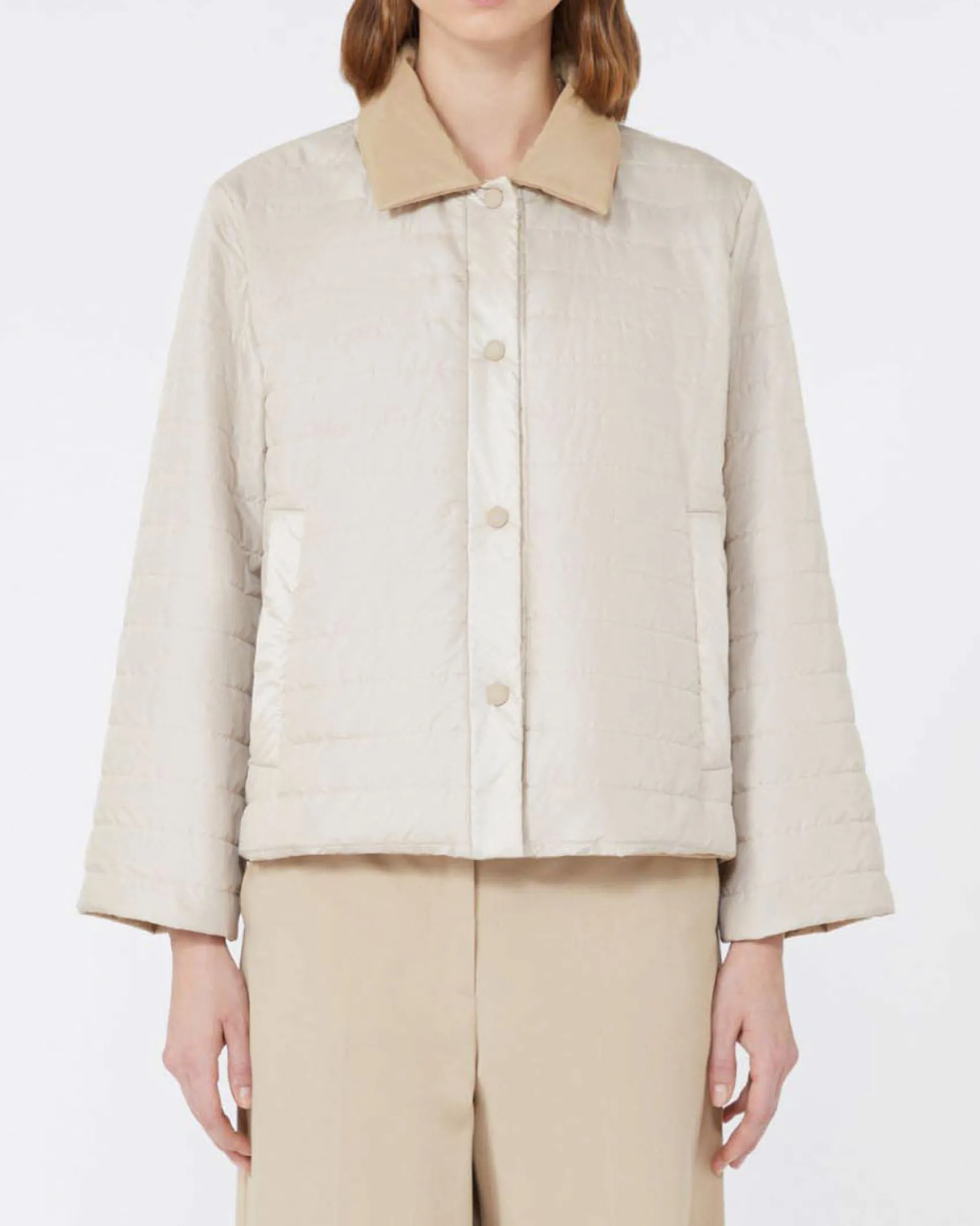 Giubbino beige imbottito reversibile nel color sabbia Weekend Max Mara con colletto a camicia