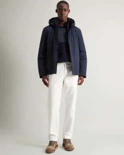 Giubbino blu Woolrich in tessuto stretch imbottito in piuma con cappuccio staccabile