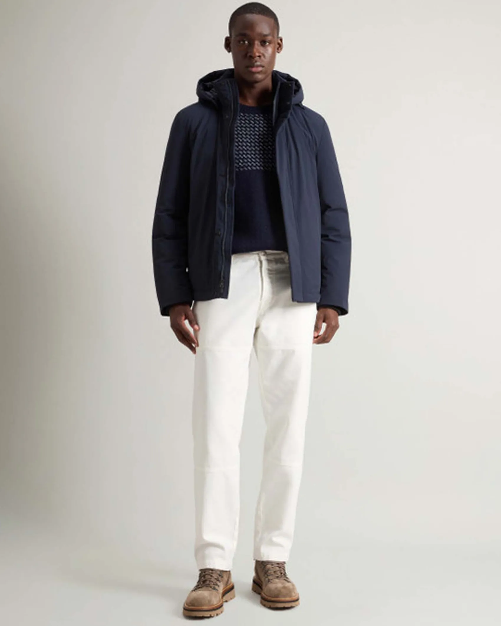 Giubbino blu Woolrich in tessuto stretch imbottito in piuma con cappuccio staccabile