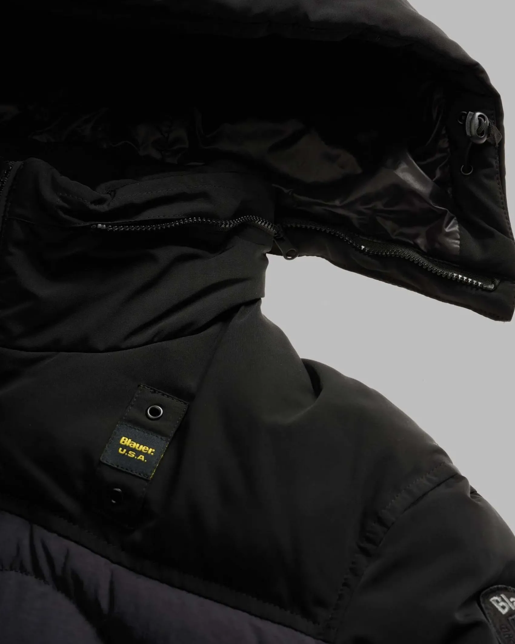 Giubbino Ferwood Blauer nero in nylon crinkle e inserto in teslan con cappuccio staccabile