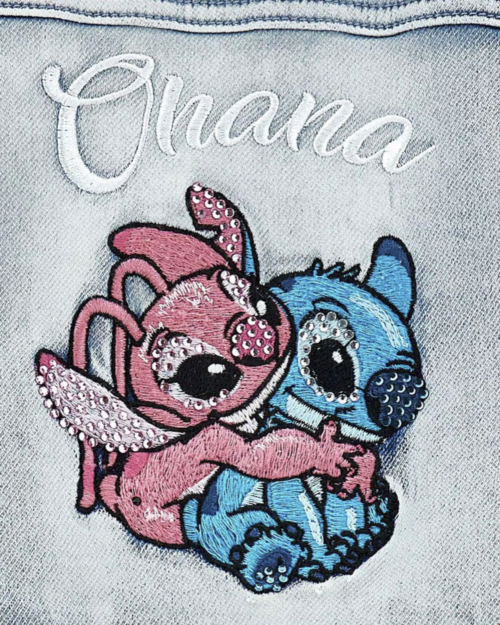 Giubbino Monnalisa in denim di misto cotone con colletto in ecopelliccia rosa e ricamo Stitch Ohana