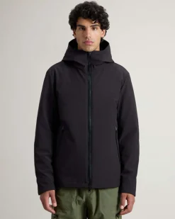 Giubbino Pacific Woolrich nero in tessuto Tech Softshell