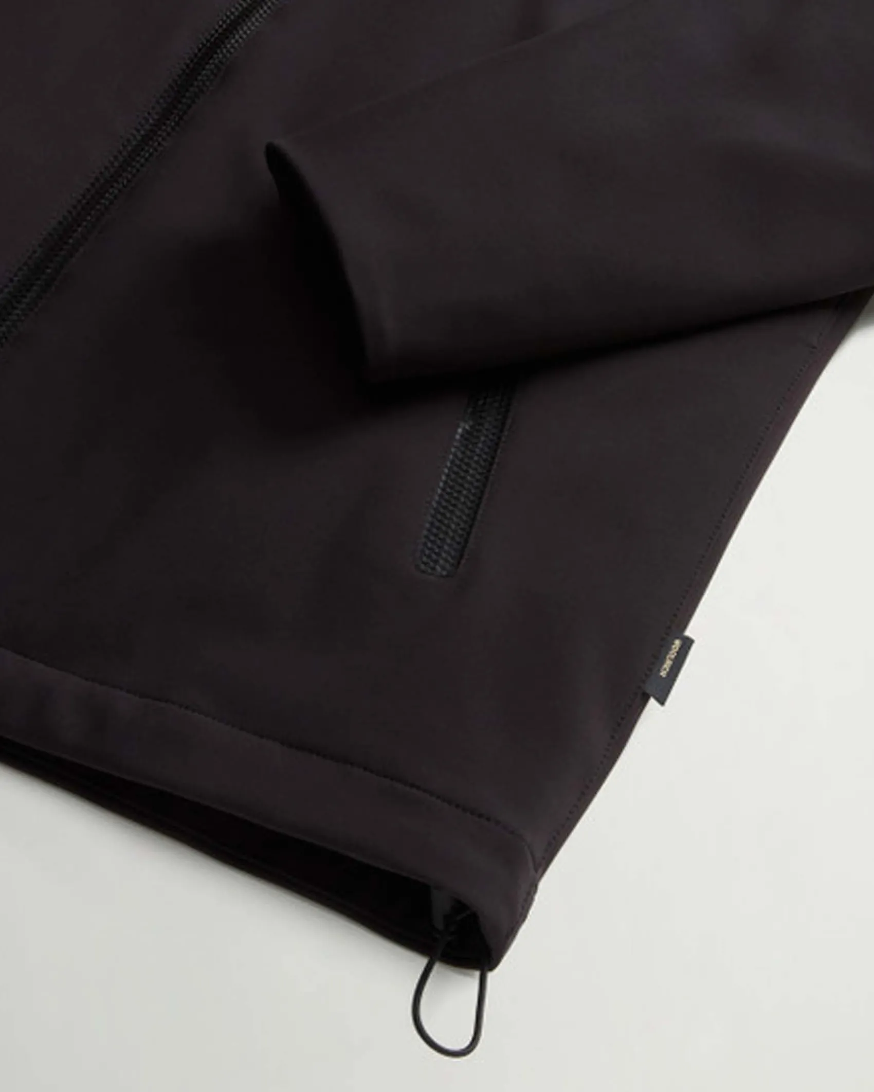 Giubbino Pacific Woolrich nero in tessuto Tech Softshell