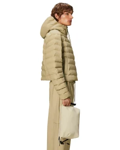 Hilo Wash Bag beige in tessuto impermeabile effetto gommato con cinturini regolabili