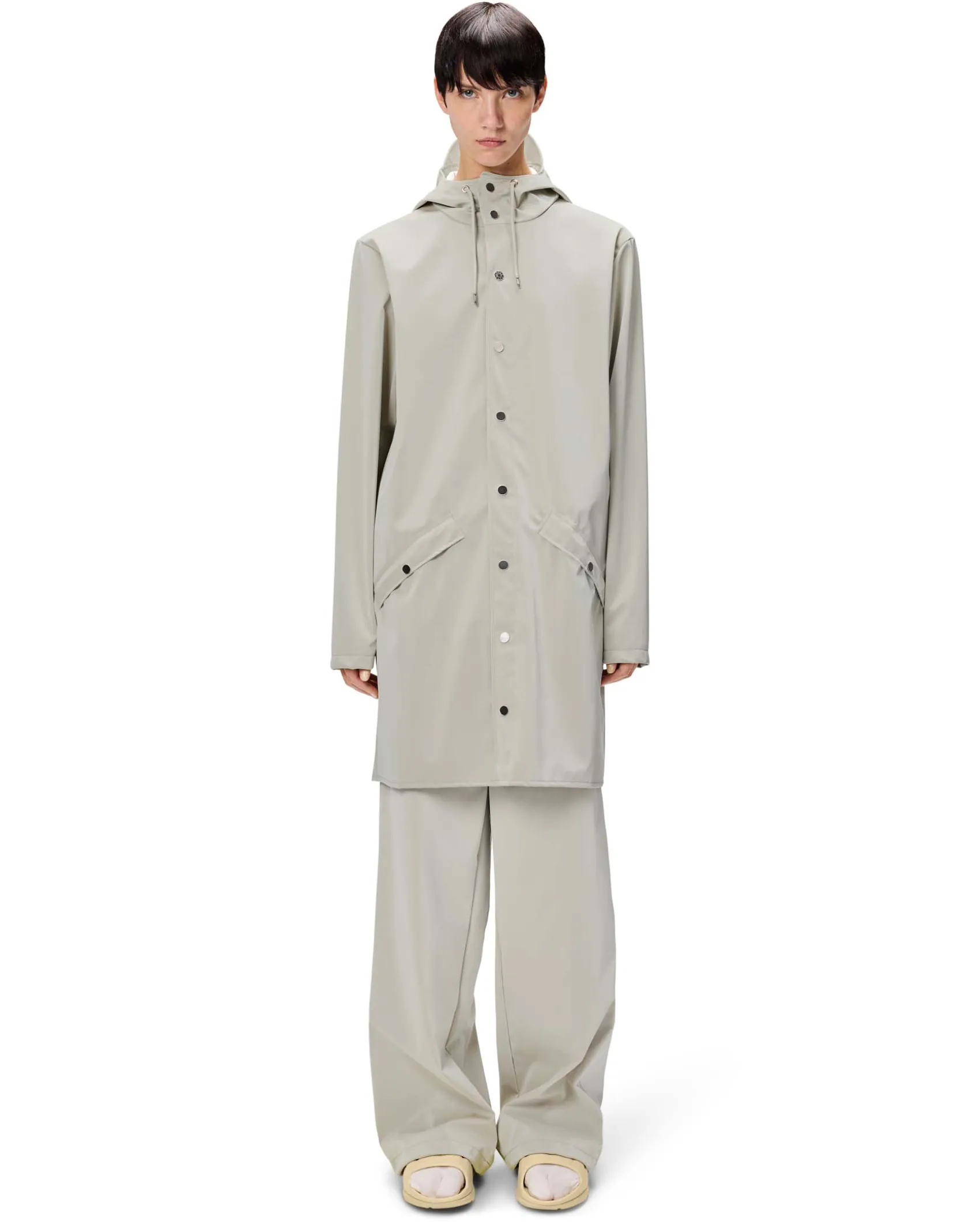 Impermeabile Long Jacket color gesso metallizzato con cappuccio dalla finitura metallica