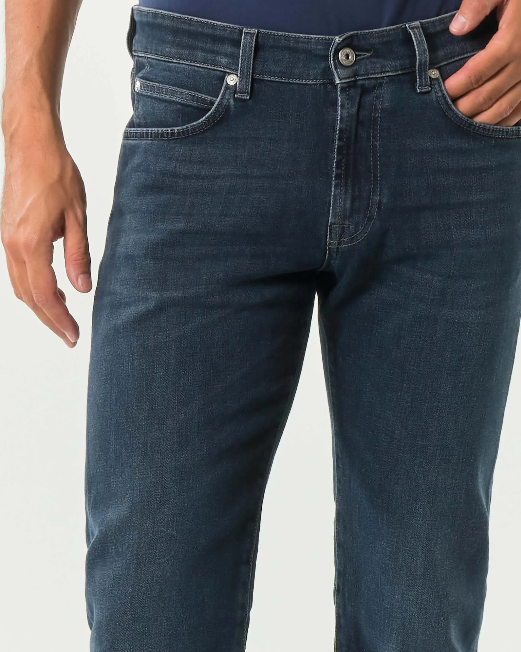 Jeans 517 Roy Roger's slim-fit in cotone stretch lavaggio Foxrun blublack con leggere baffature