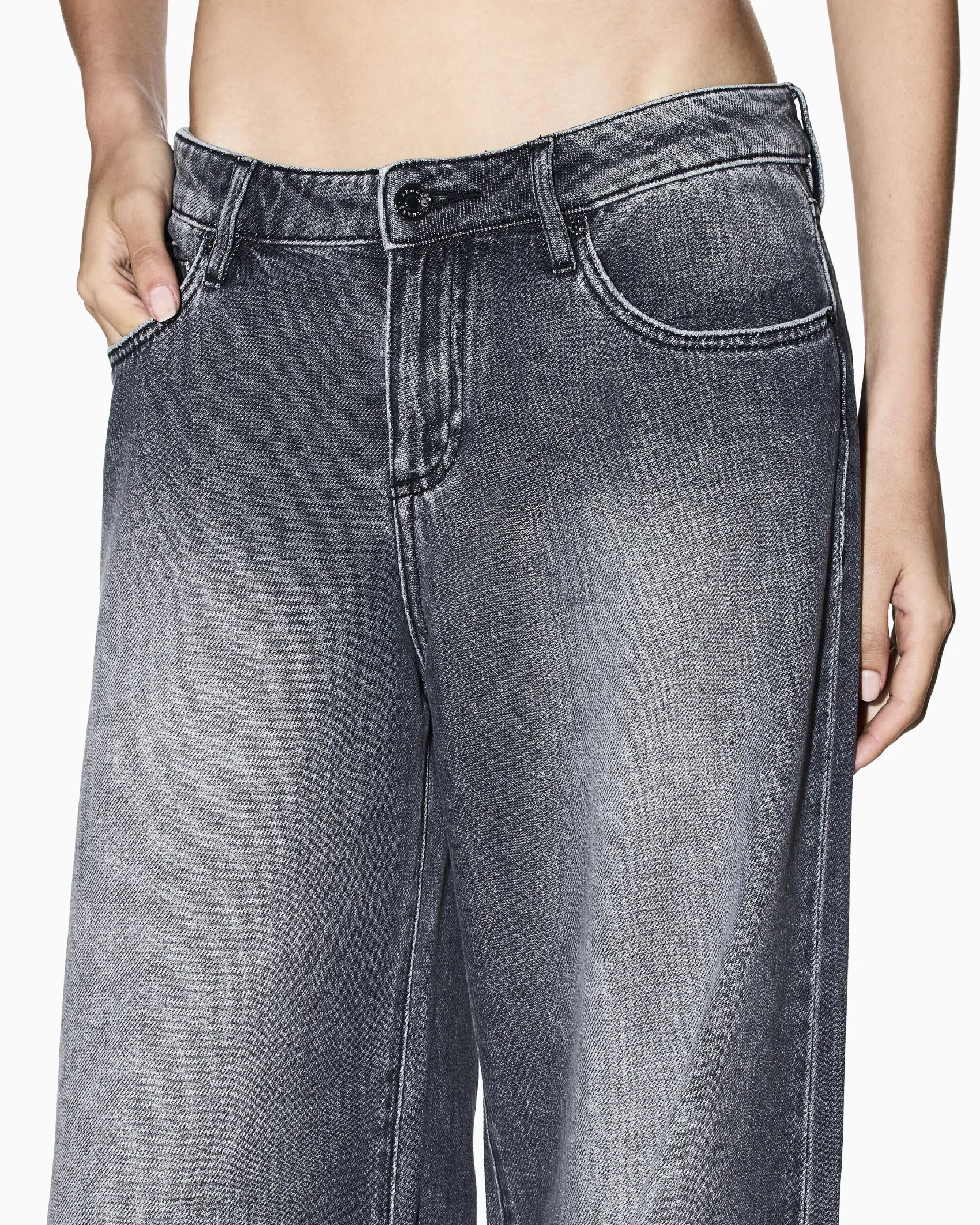 Jeans Armani Exchange dark wash in cotone con etichetta in pelle bovina