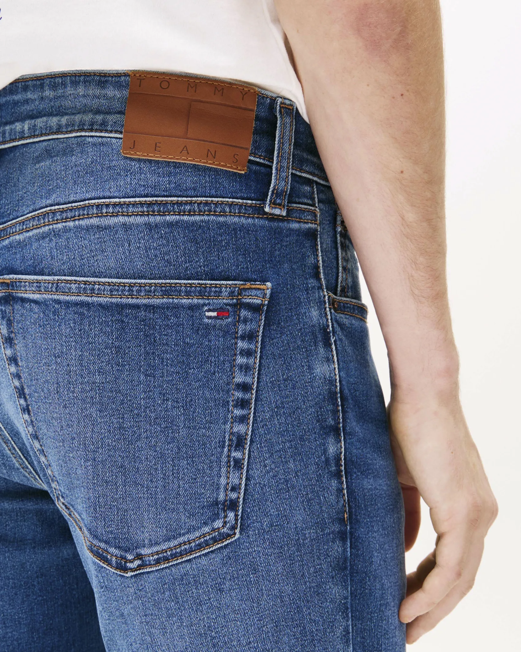 Jeans Austin Tommy Jeans slim tapered fit in cotone stretch lavaggio medio stone washed