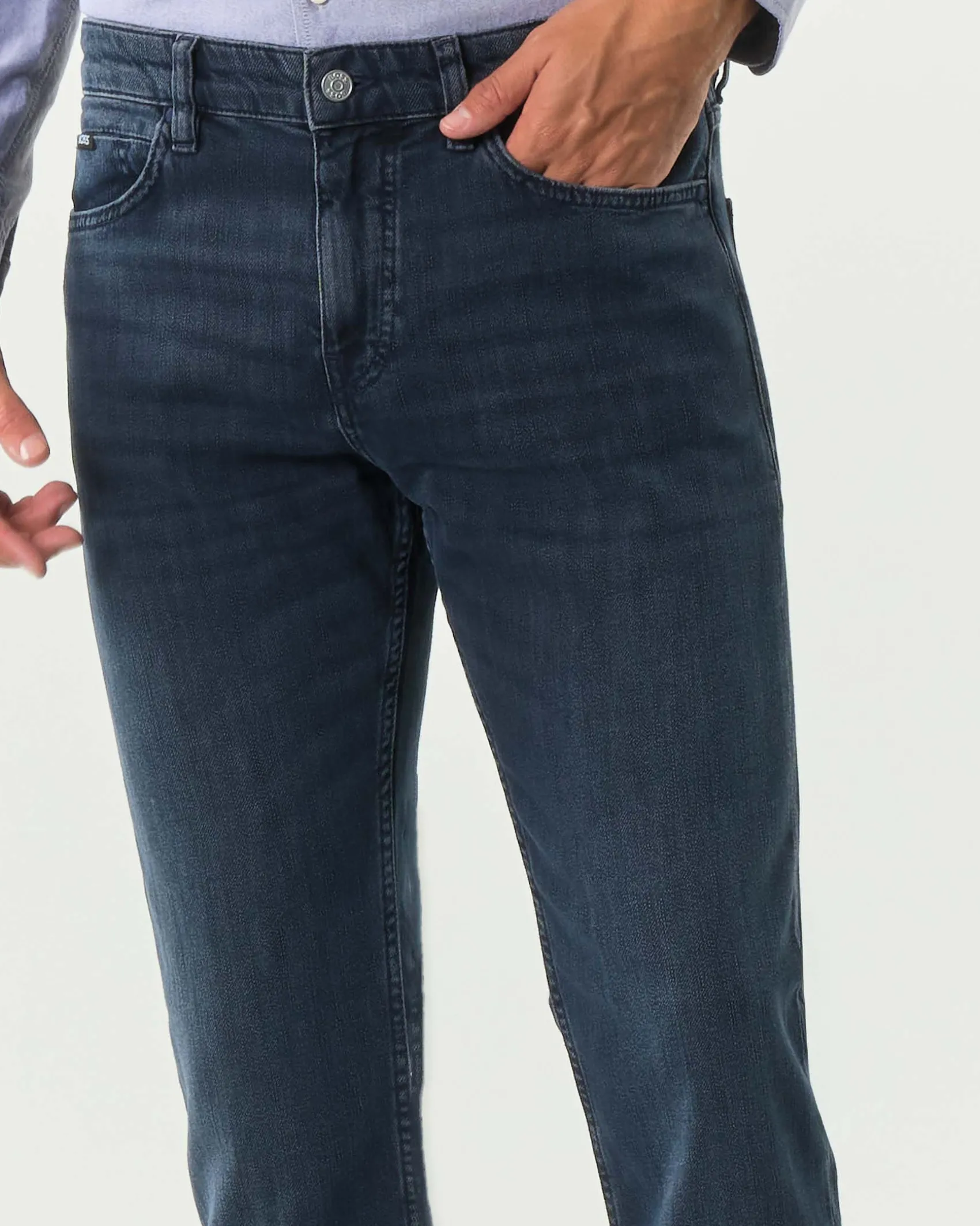 Jeans Boss Delaware slim-fit in cotone lavaggio scuro blu-black con leggere baffature