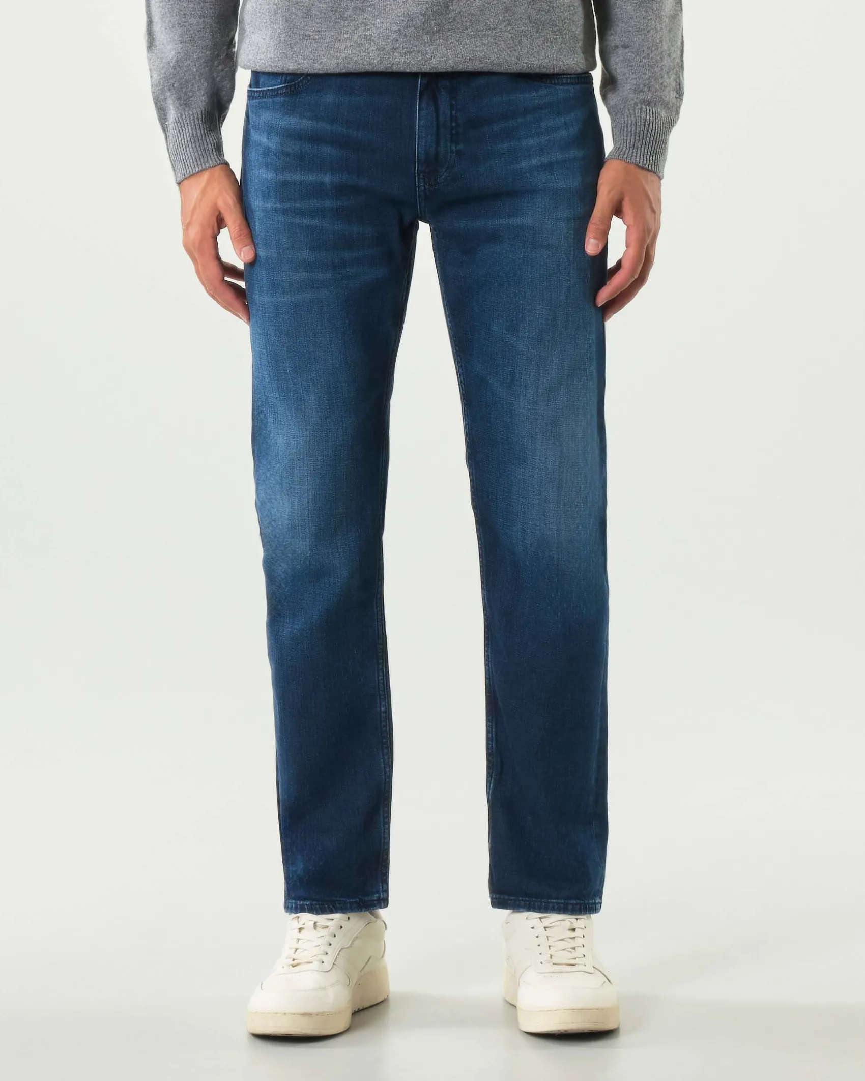 Jeans Boss Delaware slim-fit in cotone stretch lavaggio medio con leggere baffature