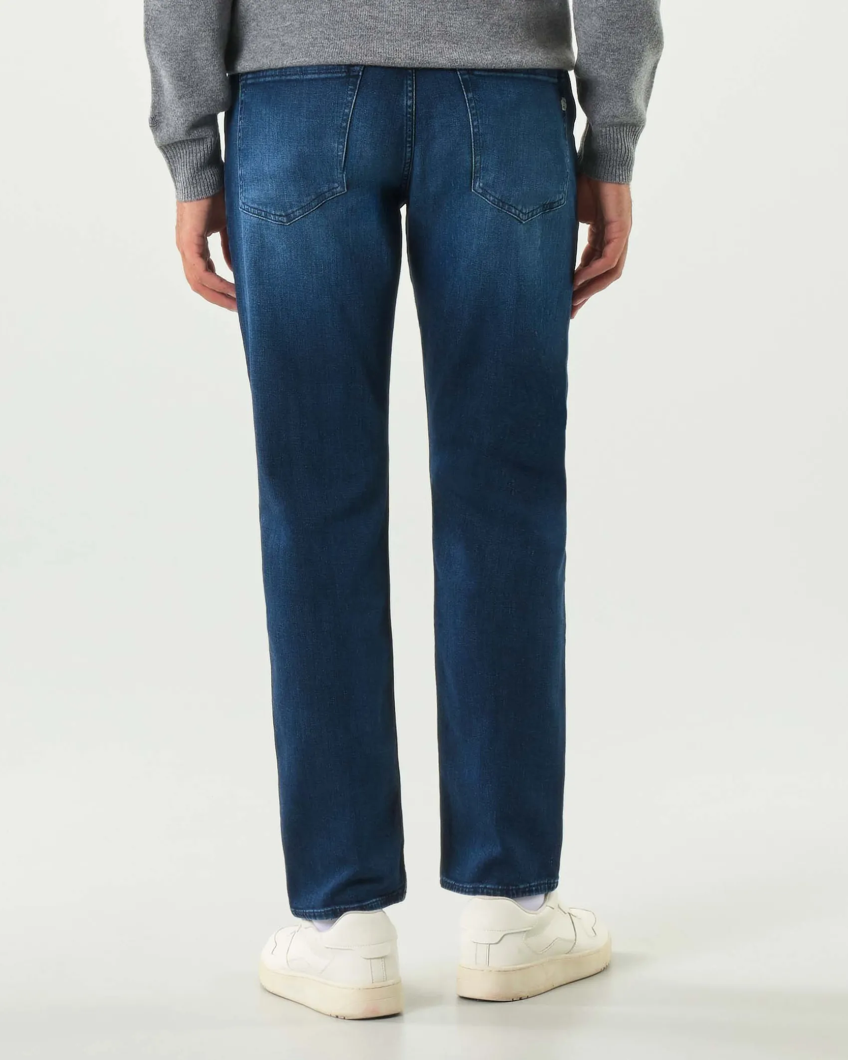 Jeans Boss Delaware slim-fit in cotone stretch lavaggio medio con leggere baffature