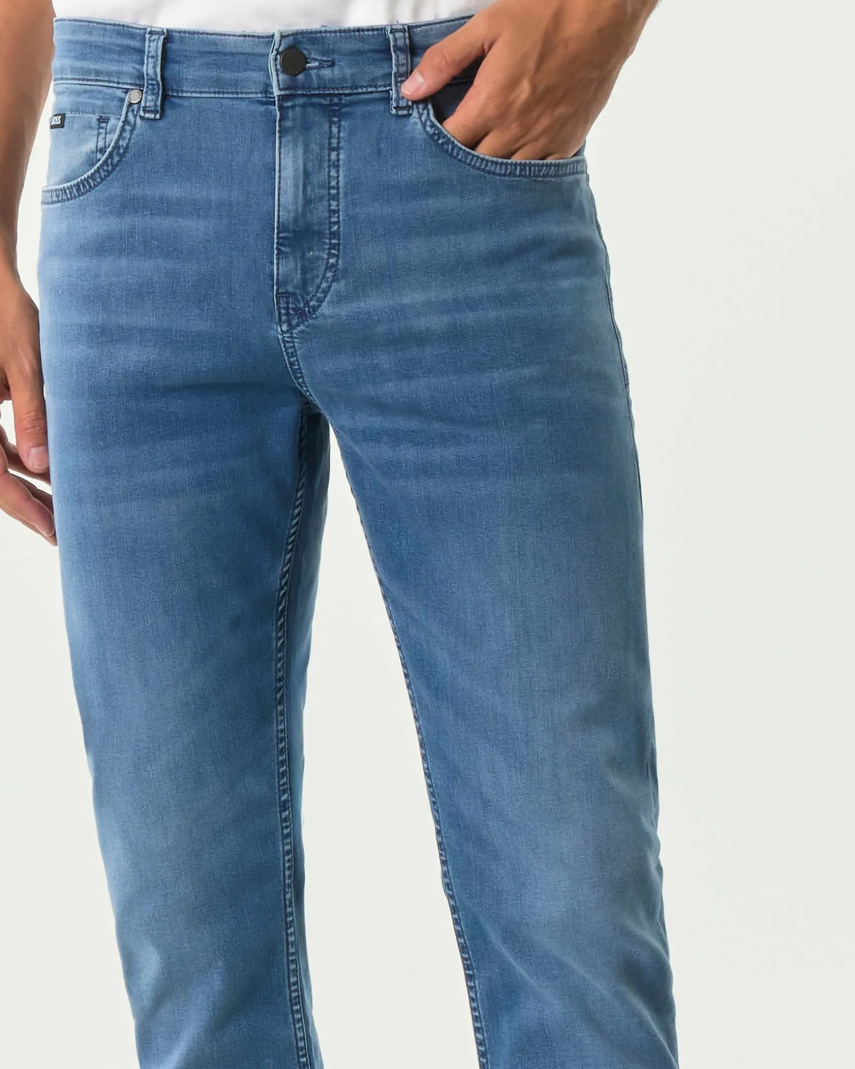 Jeans Boss Delaware slim-fit in cotone stretch lavaggio chiaro stone washed con leggere baffature