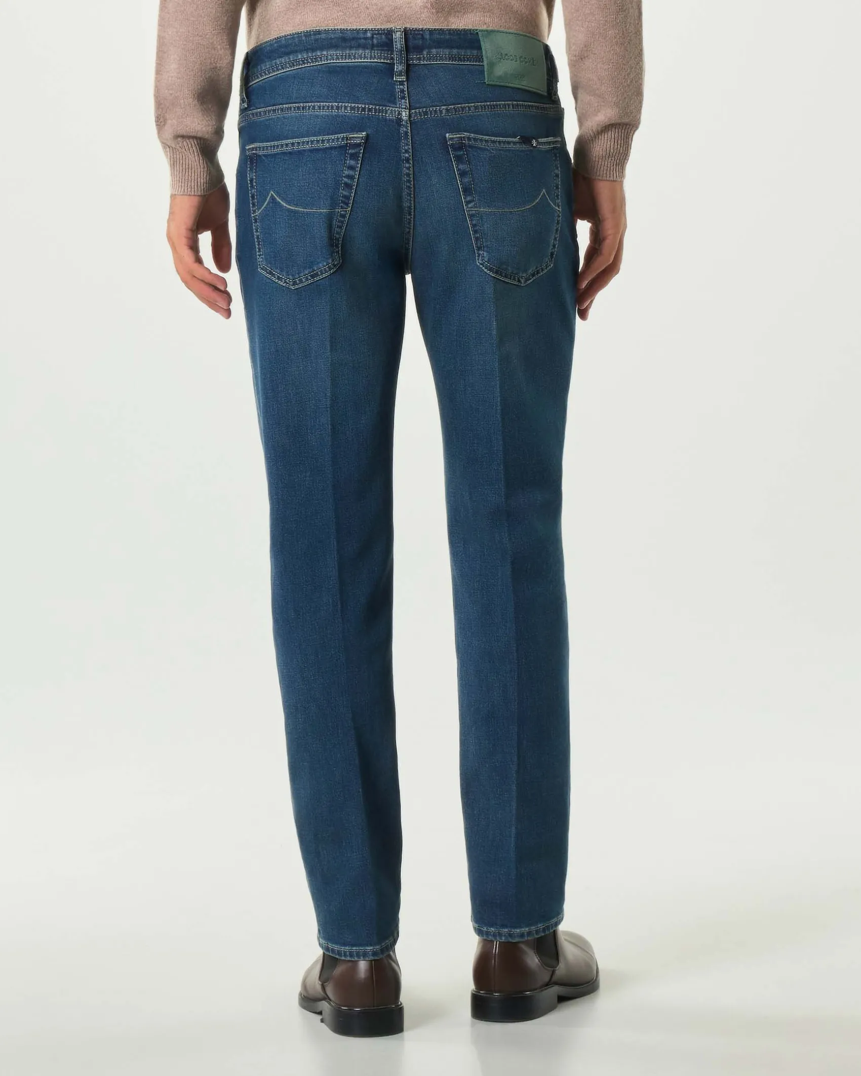 Jeans Jacob Cohen Scott carrot-fit in cotone stretch lavaggio medio stone washed con baffature