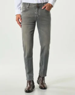 Jeans Jacob Cohen Scott carrot-fit in cotone stretch lavaggio grigio stone washed con sabbiature