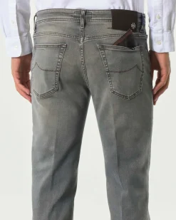 Jeans Jacob Cohen Scott carrot-fit in cotone stretch lavaggio grigio stone washed con sabbiature