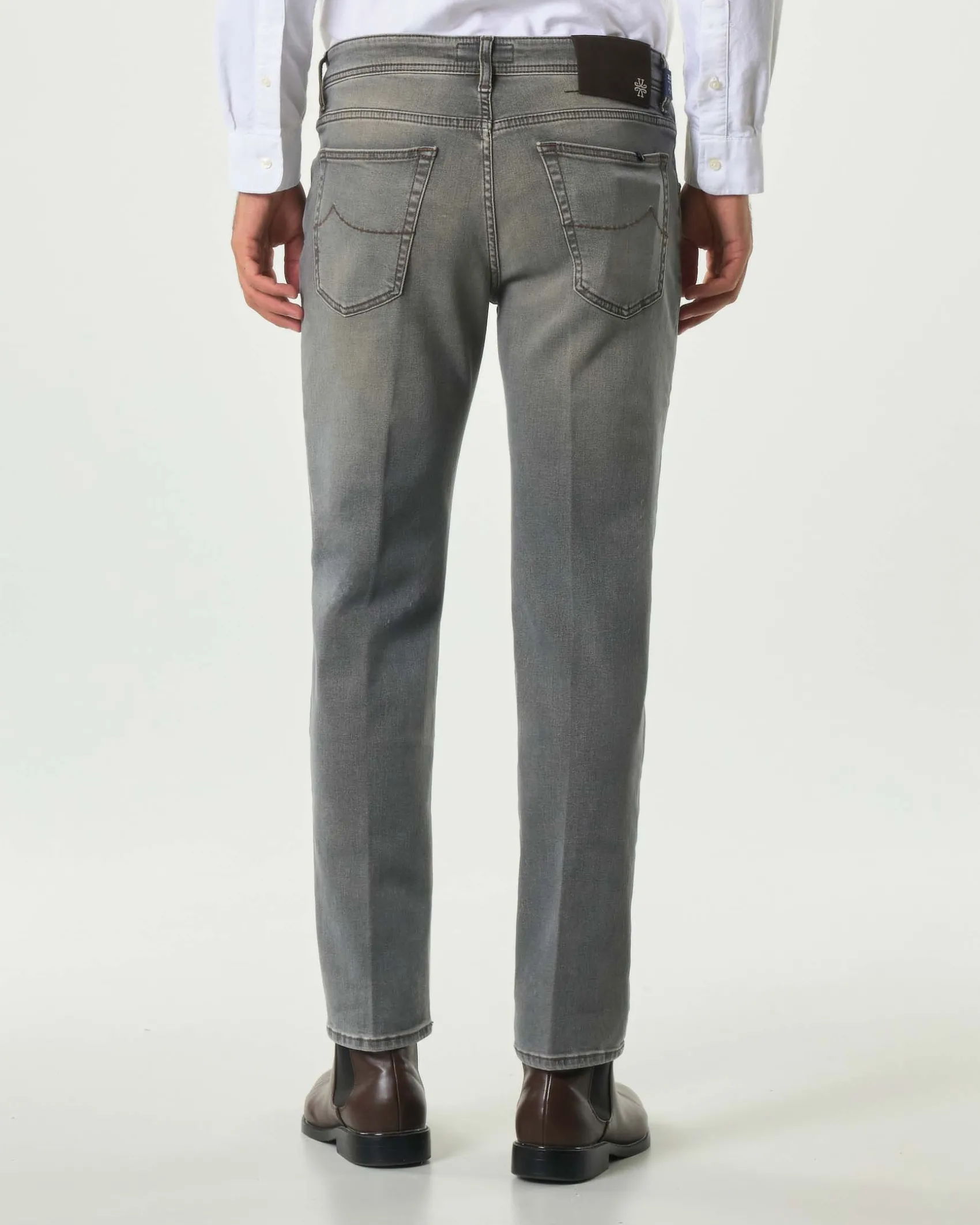 Jeans Jacob Cohen Scott carrot-fit in cotone stretch lavaggio grigio stone washed con sabbiature