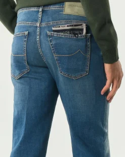 Jeans Jacob Cohen Scott carrot-fit in cotone stretch lavaggio chiaro stone washed con micro abrasioni