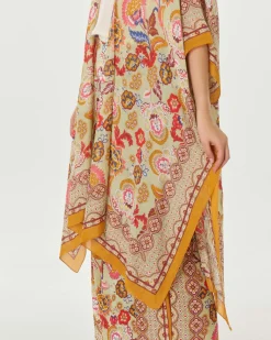 Kimono lungo verde chiaro a fantasia floreale d'ispirazione indiana arancio e multicolore in cupro e modal