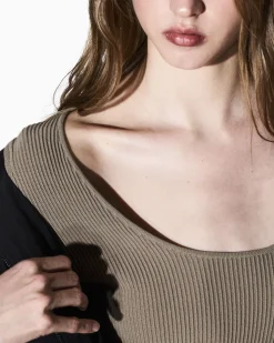 Maglia Armani Exchange beige in misto viscosa a costine in rilievo