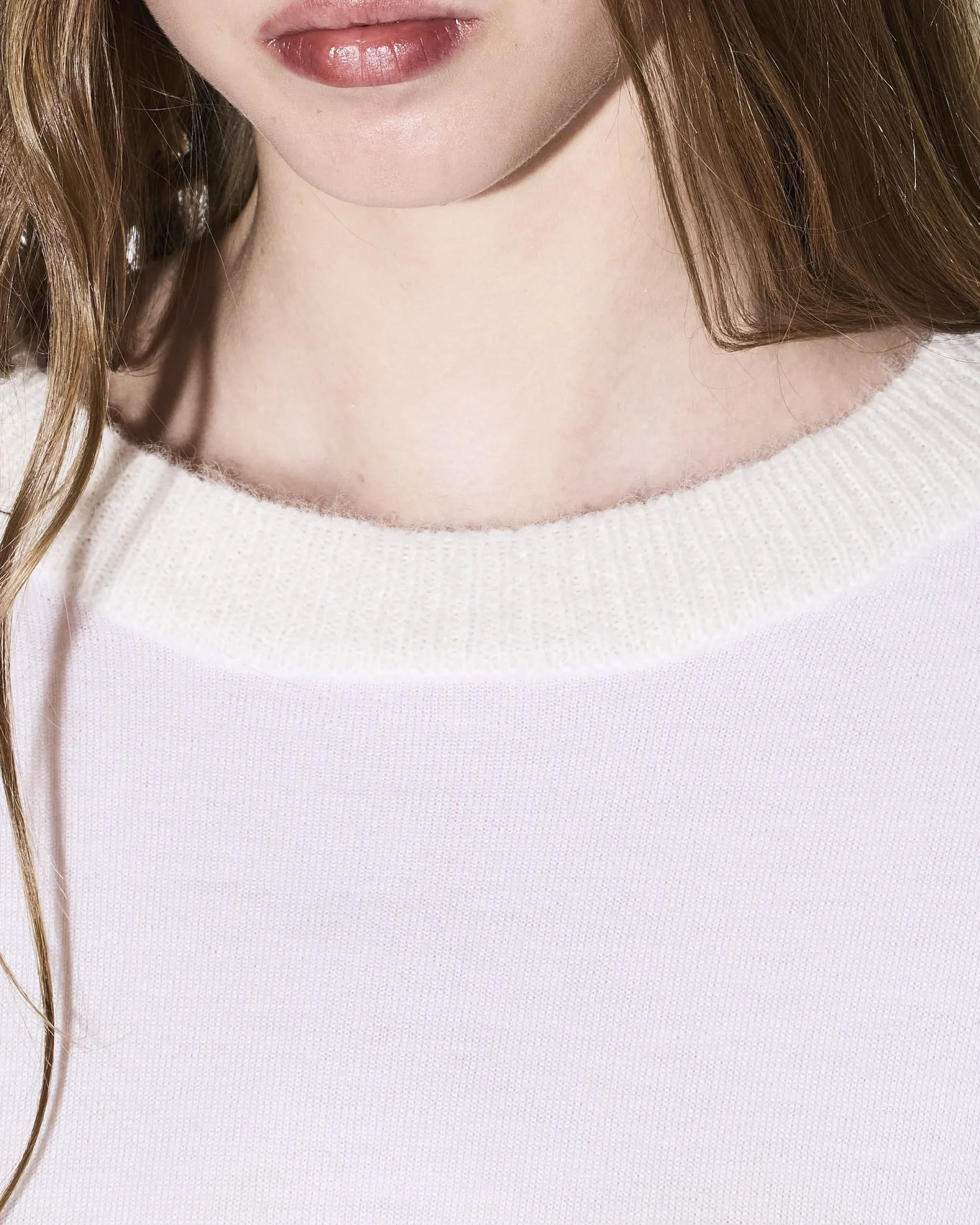 Maglia Armani Exchange bianca in lana vergine con dettagli in maglia a contrasto