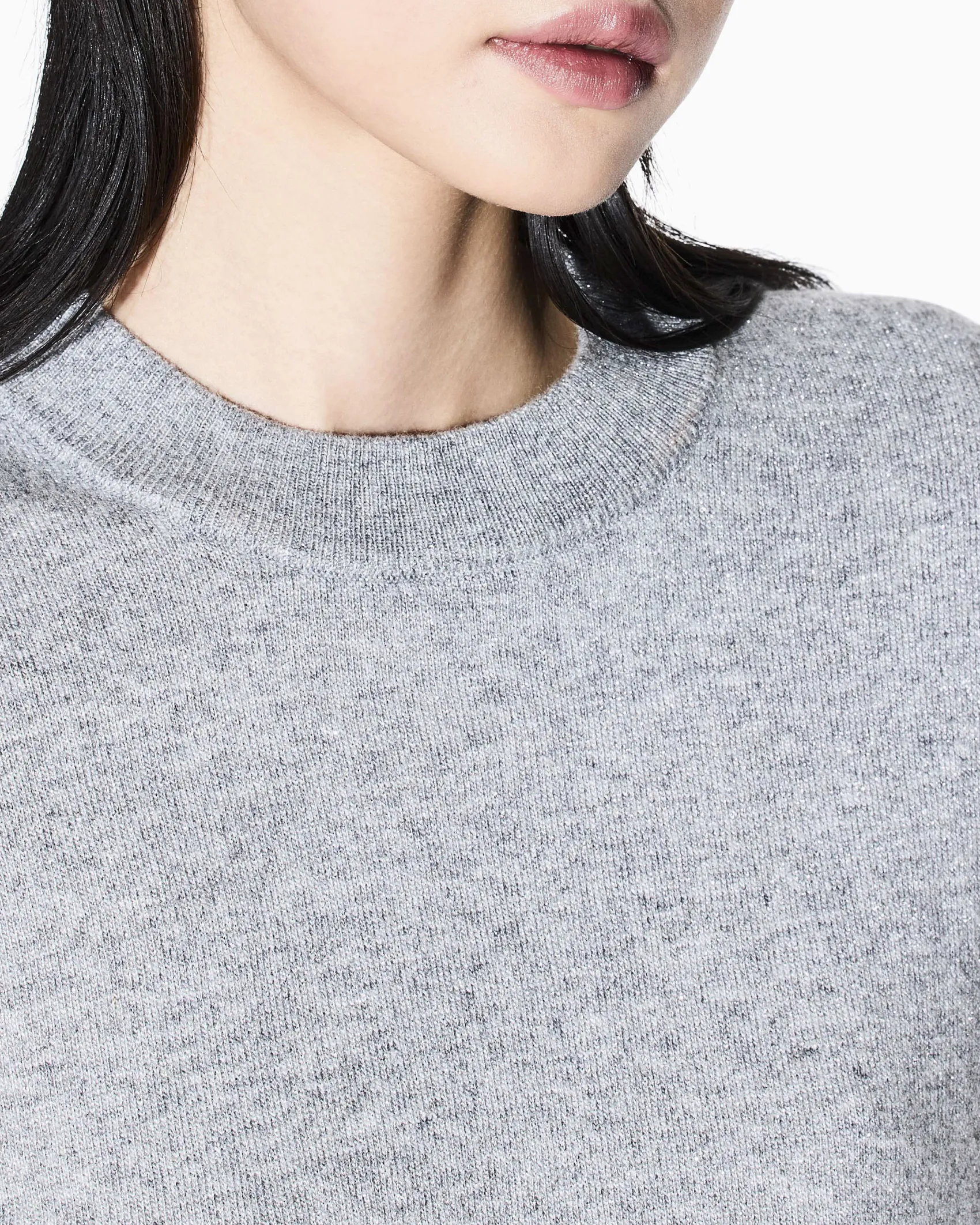 Maglia Armani Exchange grigia in misto viscosa con dettagli in rilievo