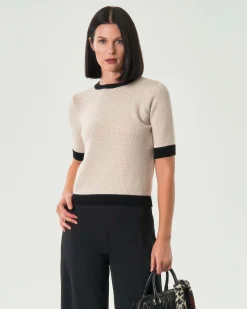 Maglia avorio Hlo! in viscosa a maniche corte a lavorazione traforata con profili a contrasto di colore