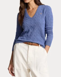 Maglia azzurra lavorata a trecce in misto lana e cashmere con scollo a V e logo sul petto