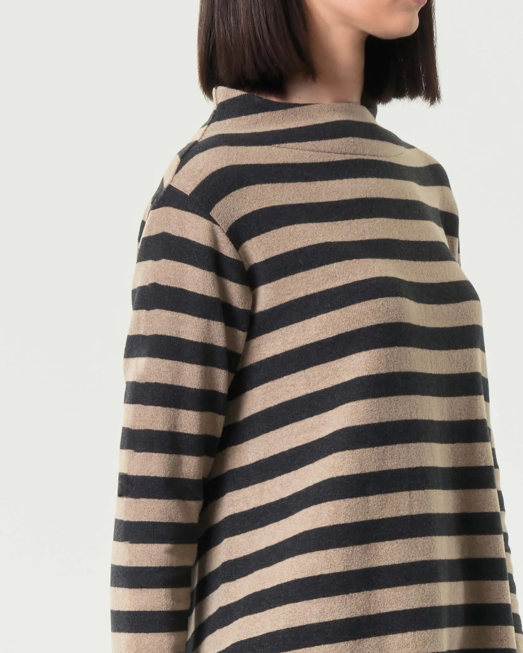 Maglia beige a righe grigio antracite Jurerê in misto cotone con colletto a cratere