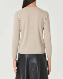 Maglia beige girocollo in cashmere con profili lavorati a costine
