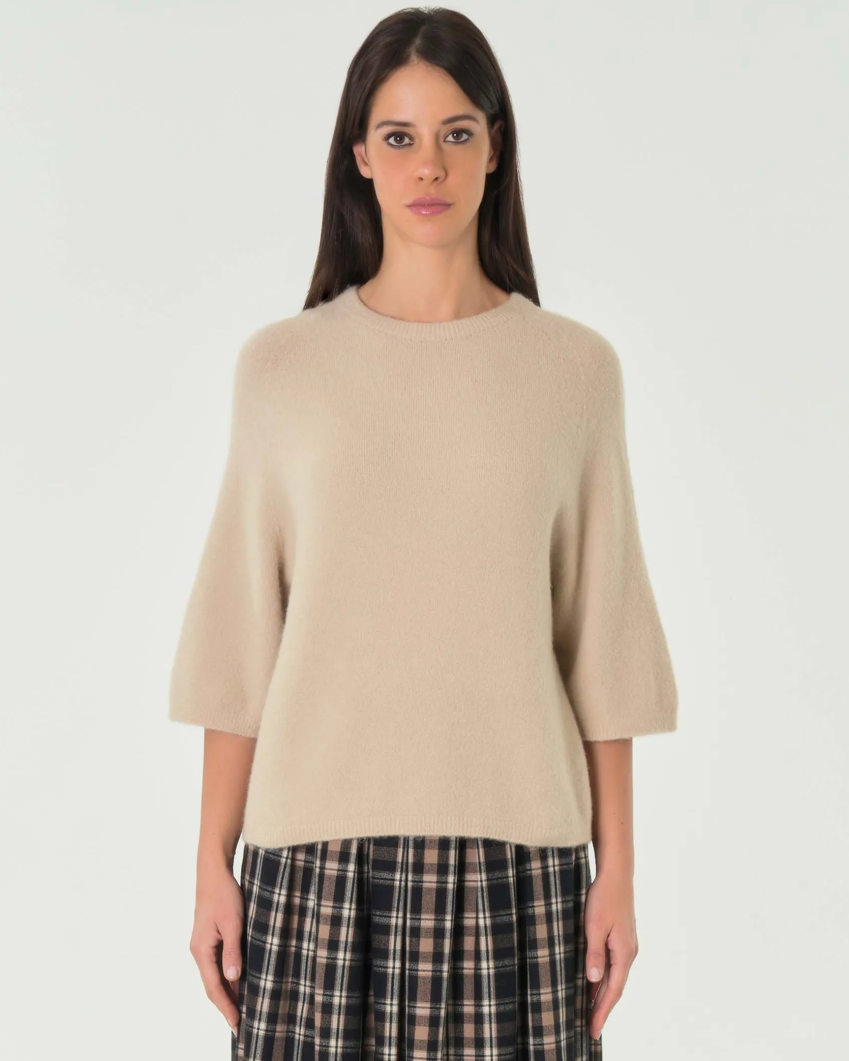 Maglia beige in misto mohair con maniche corte al gomito