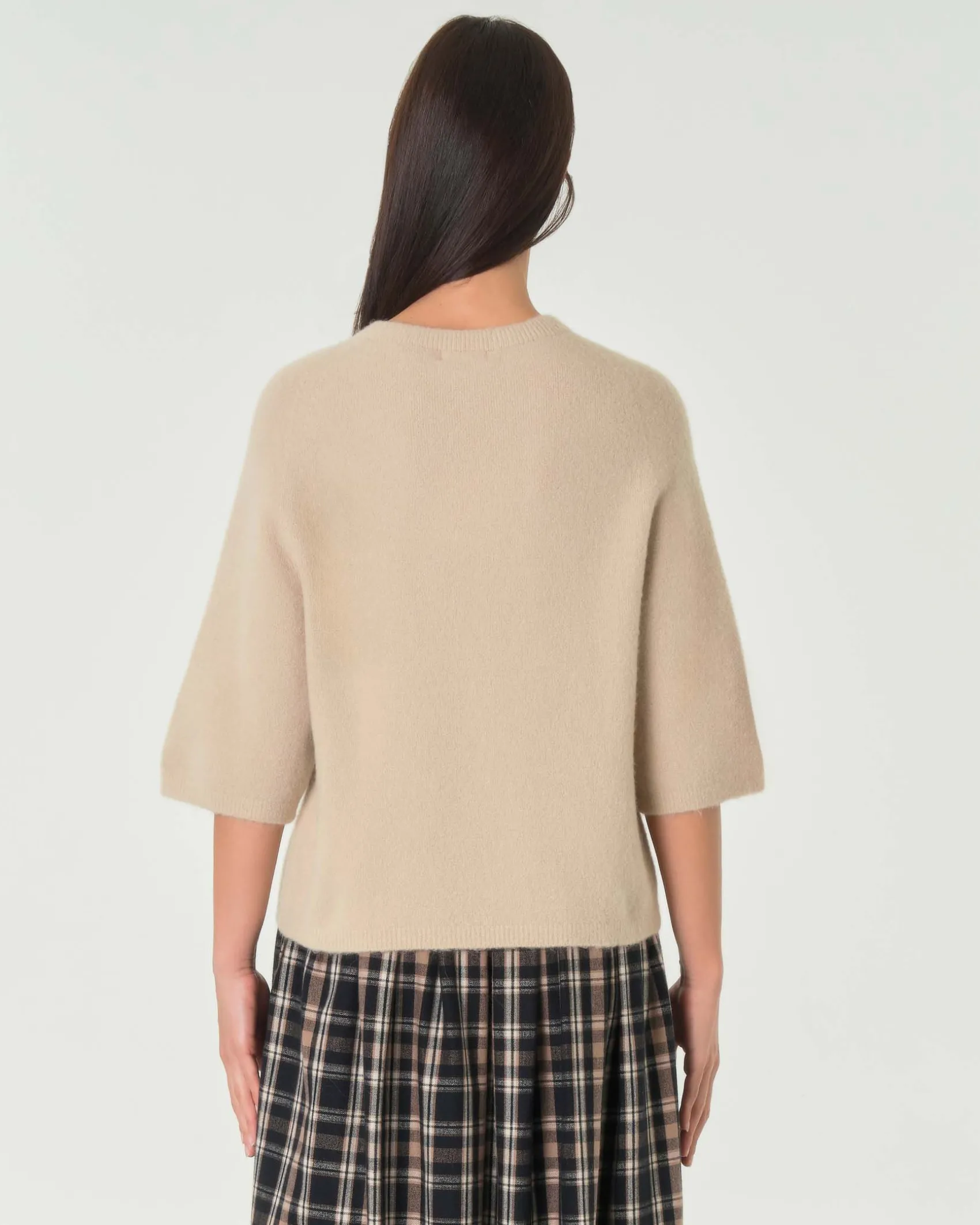 Maglia beige in misto mohair con maniche corte al gomito