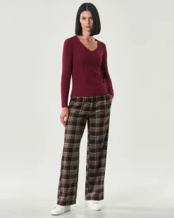 Maglia bordeaux Hlo! in misto viscosa a coste piatte con scollo a V e bottoncini lungo i polsini