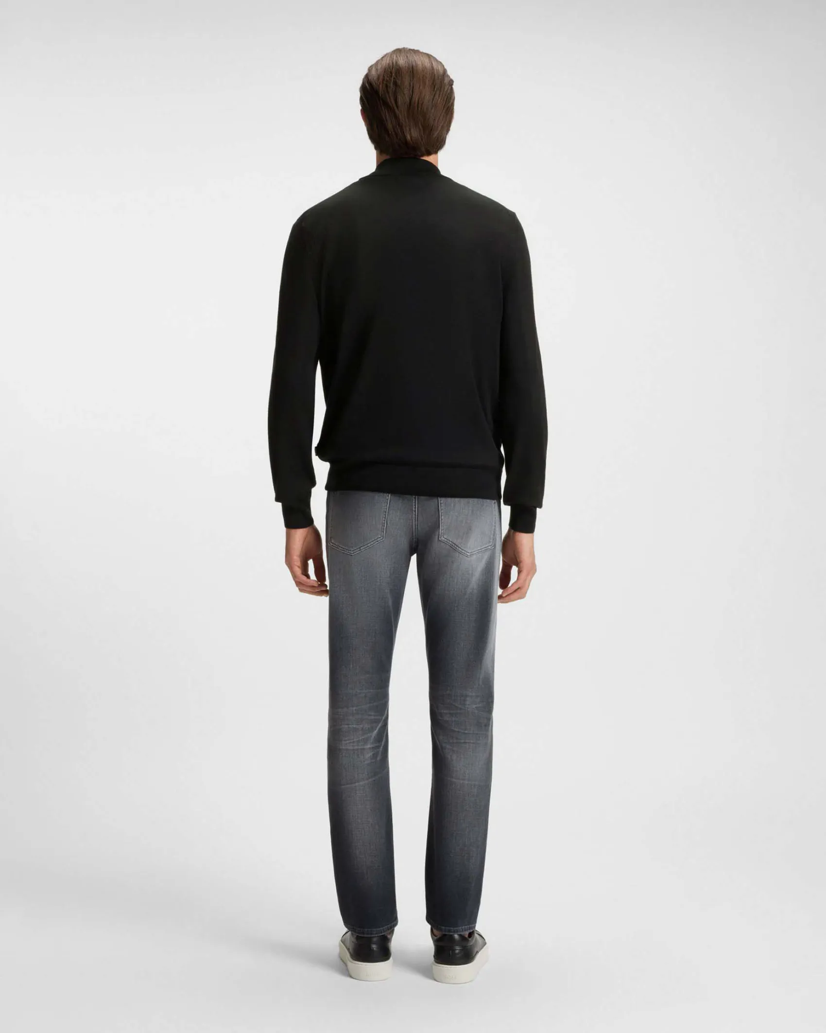 Maglia Boss nera in pura lana vergine con apertura a mezza zip