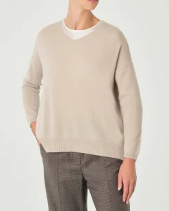 Maglia boxy beige in puro cashmere con scollo a V