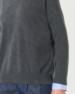 Maglia boxy grigio antracite in puro cashmere con scollo a V