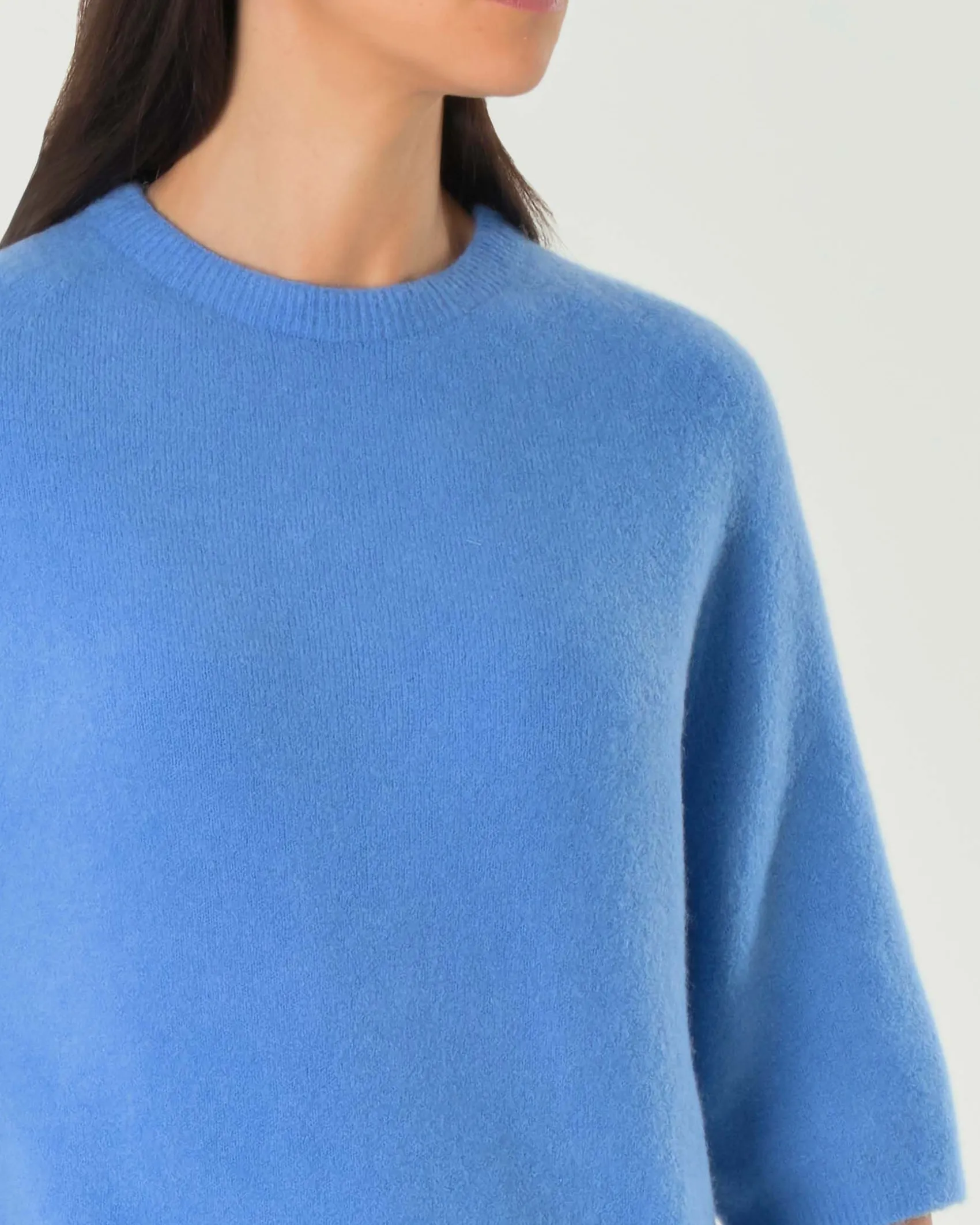 Maglia celeste in misto mohair con maniche corte al gomito