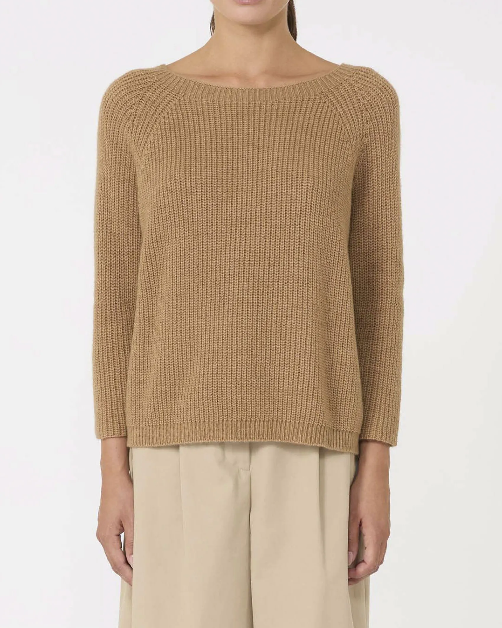 Maglia color cammello Weekend Max Mara in misto mohari a coste con maniche raglan