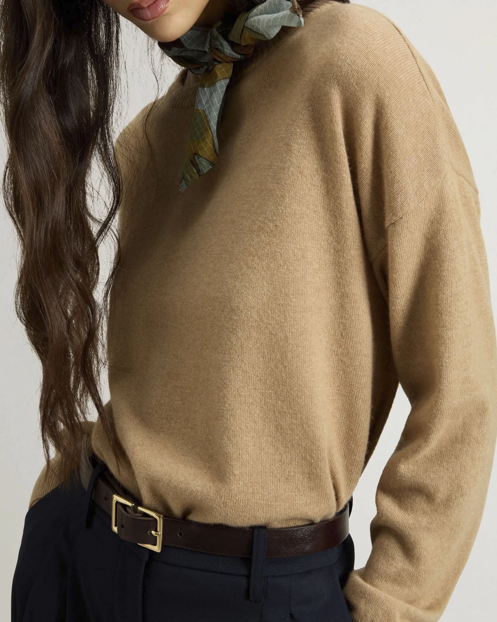 Maglia color cammello Woolrich in lana e cashmere dalla linea boxy con scollo tondo