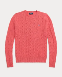 Maglia color corallo girocollo in lana e cashmere a trecce con logo ricamato a contrasto di colore