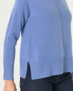 Maglia color denim in pura lana con lavorazione cardata verticale