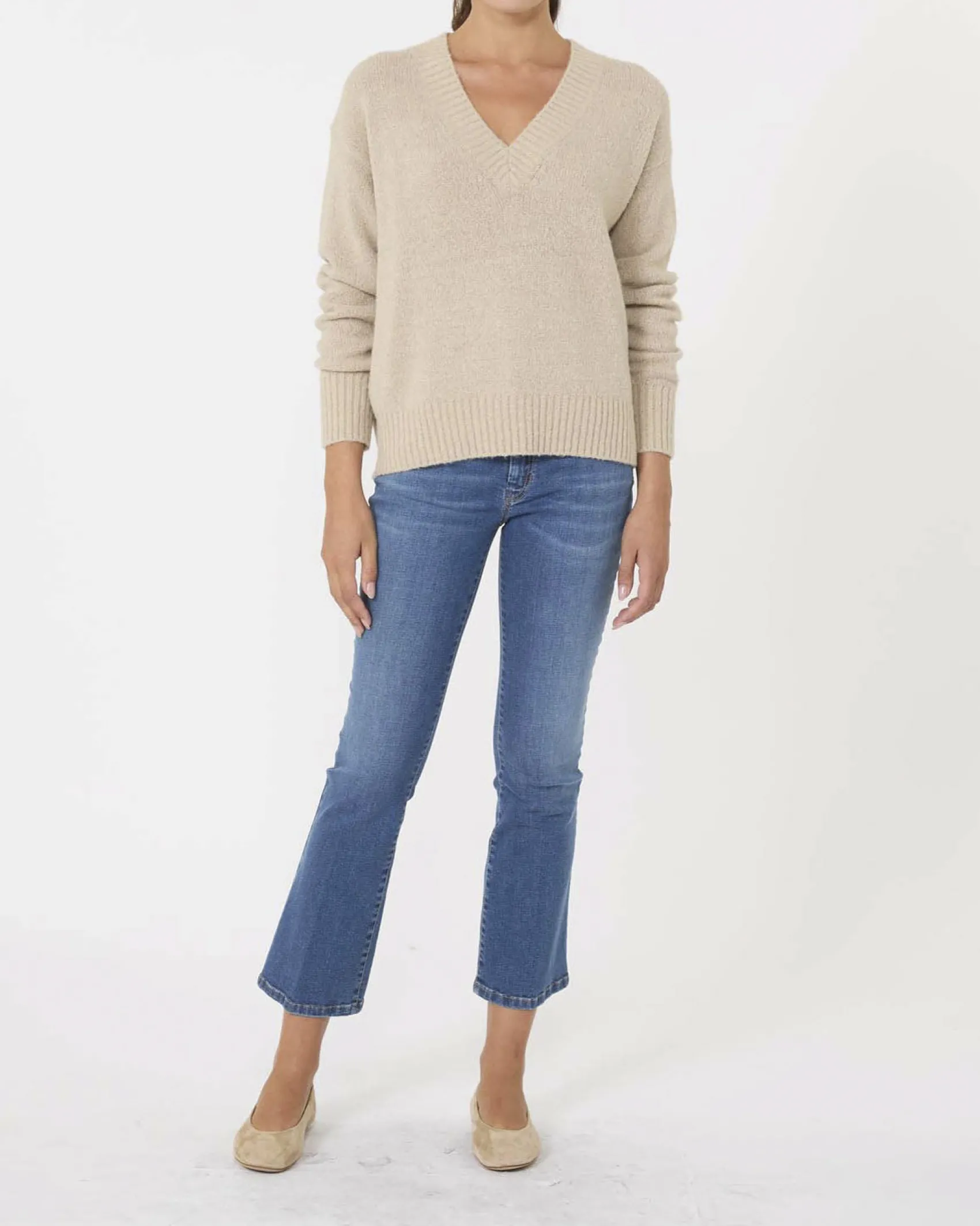 Maglia color sabbia in bouclè di alpaca e cotone Weekend Max Mara con scollo a V