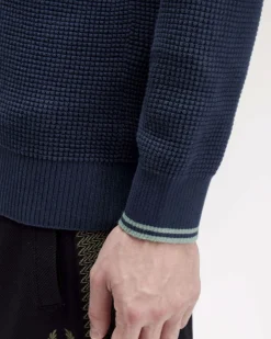 Maglia Fred Perry blu indaco in puro cotone punto waffle con apertura a mezza zip