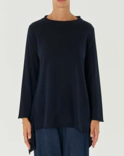 Maglia girocollo blu ampia in lana merino con fondo più lungo a punte sul retro